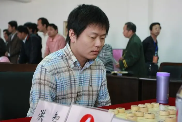 Tiểu sử kỳ thủ Hồng Trí