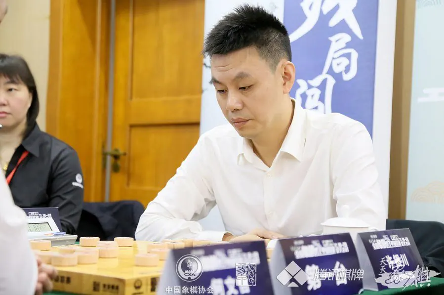 Tiểu sử kỳ thủ Hứa Ngân Xuyên