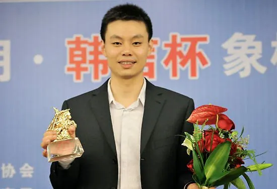 Tiểu sử & Sự nghiệp của “Dịch lâm đệ nhất cao thủ” Hứa Ngân Xuyên