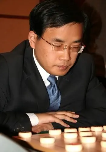 Tiểu sử kỳ thủ Tôn Dũng Chinh