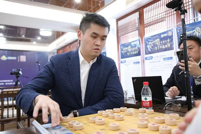 Cạm bẫy trong ván cờ giữa Vương Thiên Nhất và Mạnh Thần